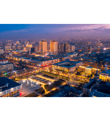 Ночной Бишкек в бордовом свете