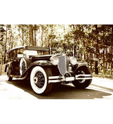 Черный ретро автомобиль